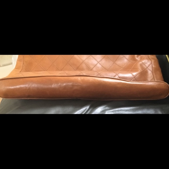 CHANEL.💯% authentic vintage leather bag-massive! - Picture 6 of 8